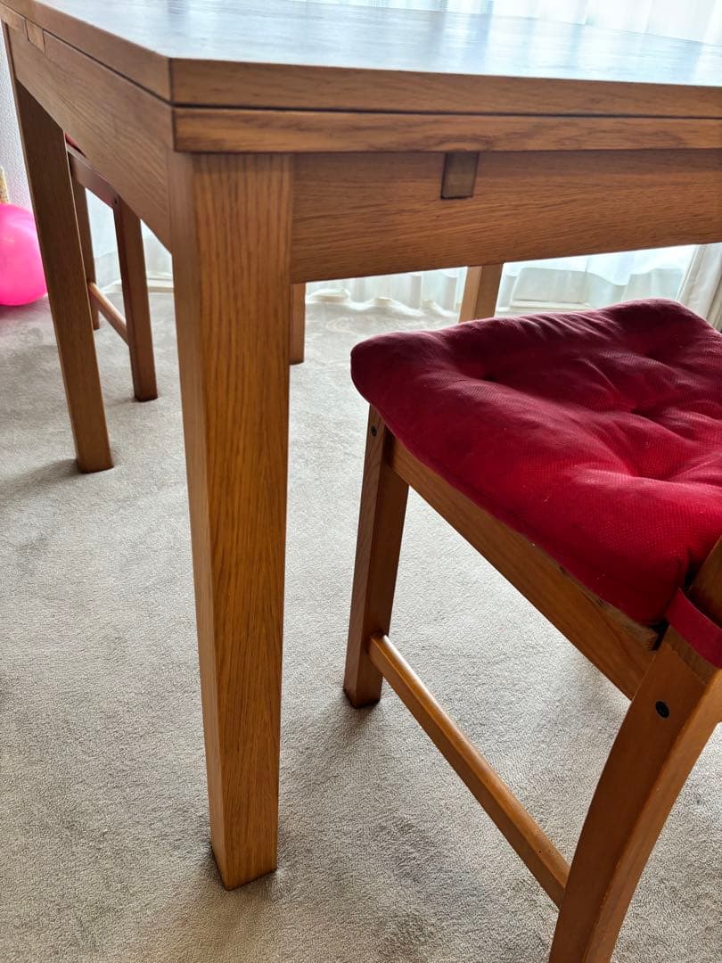 IKEA伸縮式ダイニングテーブル「BJURSTA」