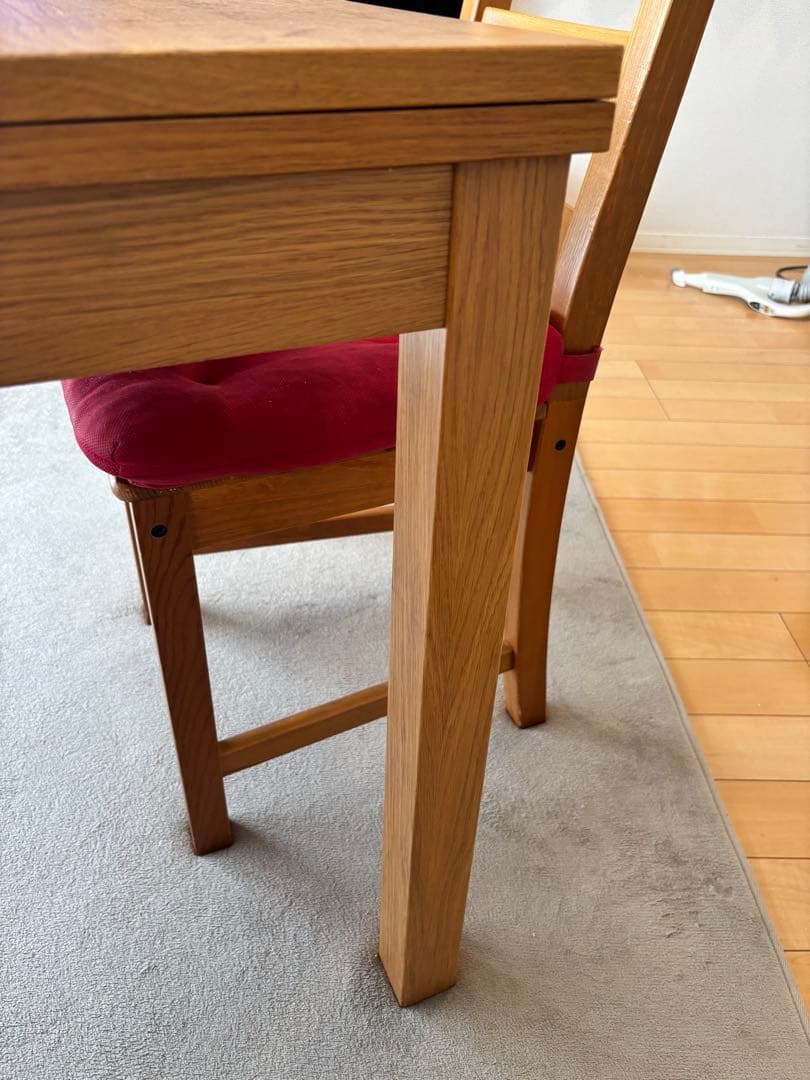 IKEA伸縮式ダイニングテーブル「BJURSTA」