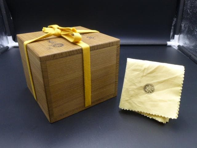 楽吉左衛門　十二代　弘入　黒茶碗／共箱・共布／表千家十二代　惺斎極め箱／獅子写