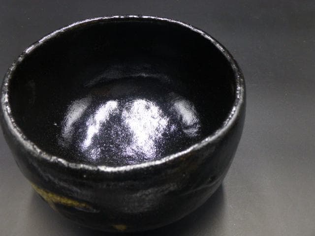 楽吉左衛門　十二代　弘入　黒茶碗／共箱・共布／表千家十二代　惺斎極め箱／獅子写
