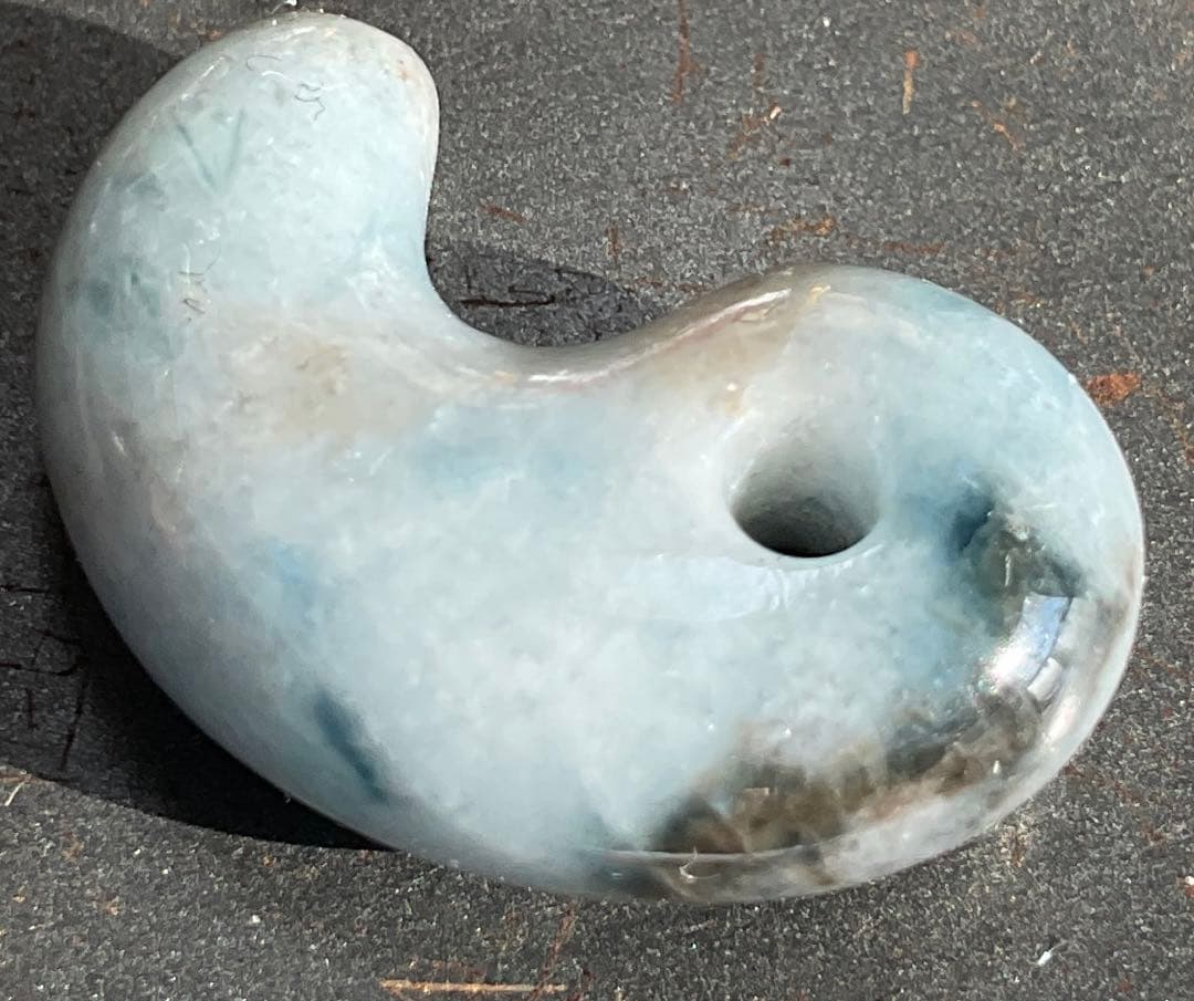 入りコン沢翡翠勾玉3g 糸魚川　ヒスイ　ひすい