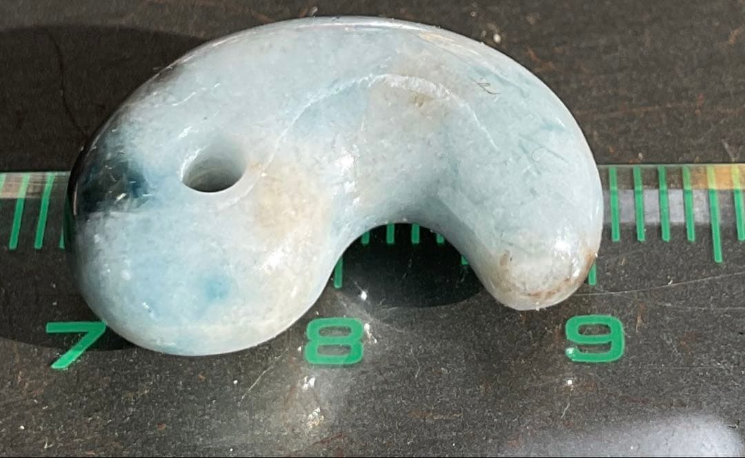 入りコン沢翡翠勾玉3g 糸魚川　ヒスイ　ひすい