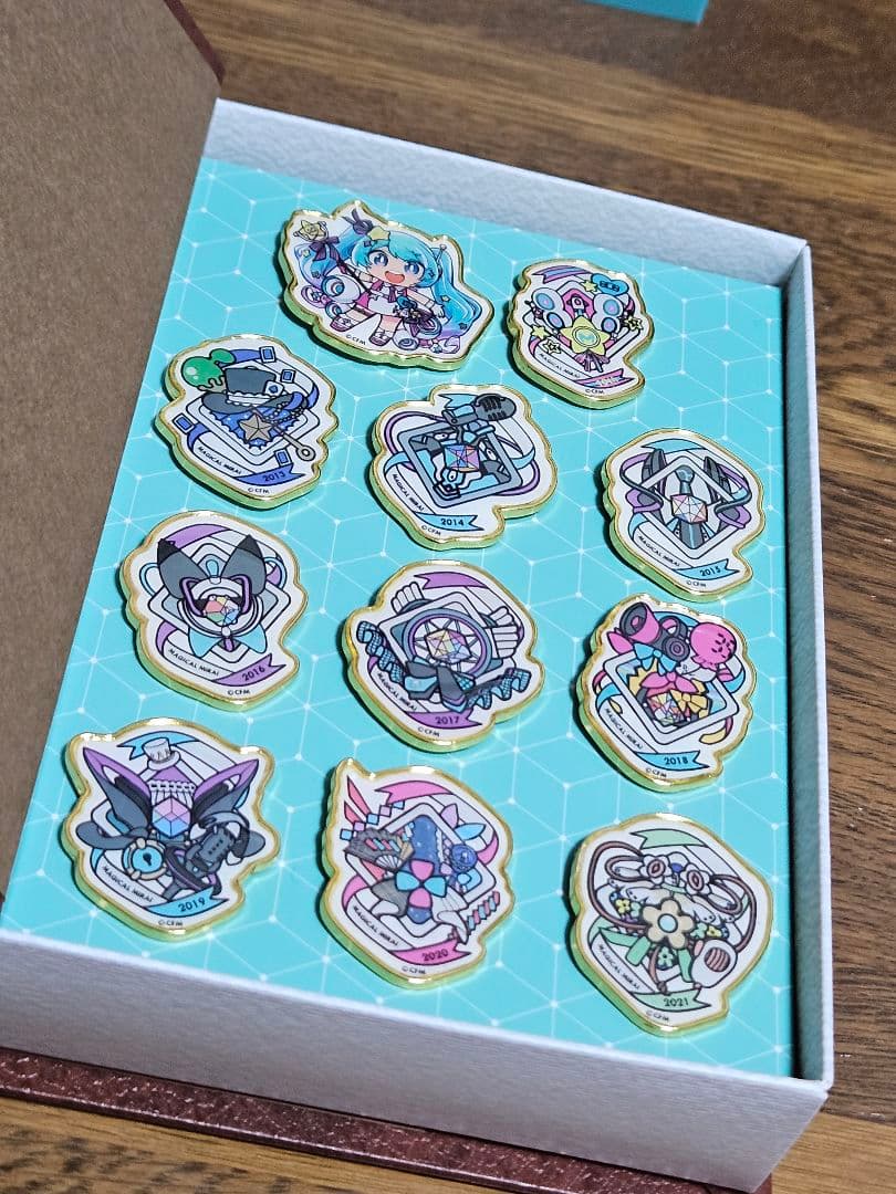 初音ミク　マジカルミライ10th anniversary エンブレムコレクション