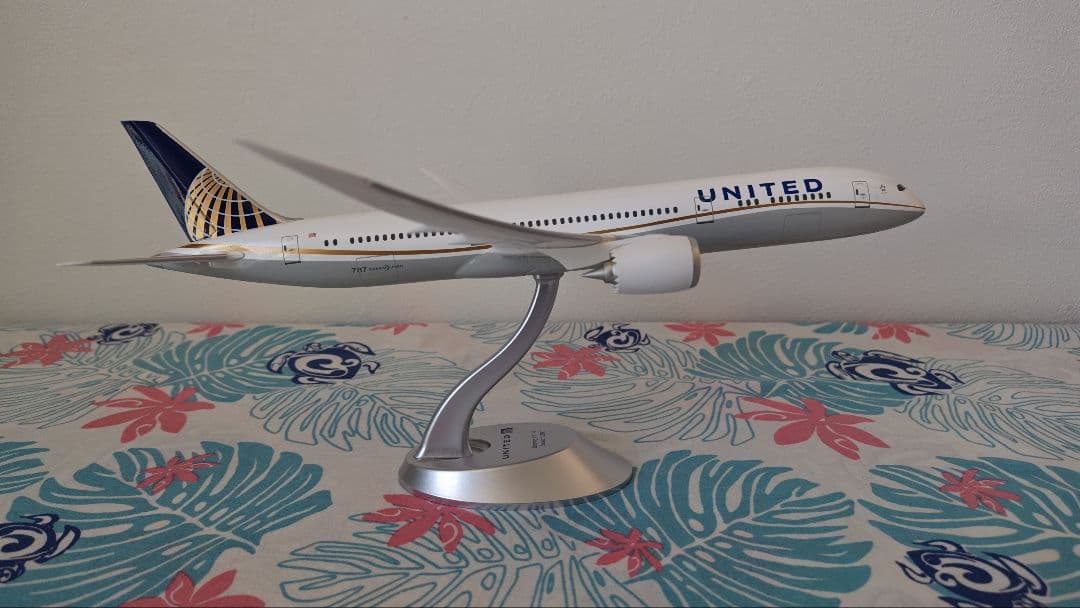United航空 飛行機模型 Boeing 787-9 scale 1/200