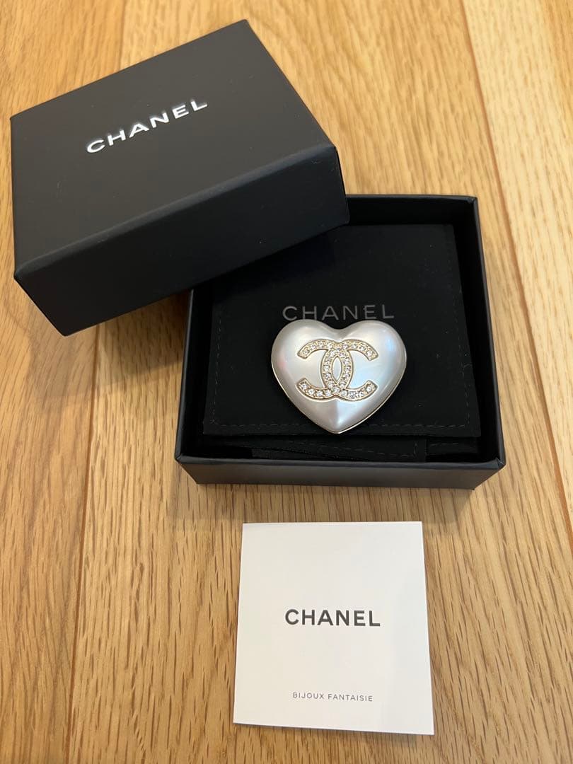 CHANEL シャネル　ブローチ　ハート　パール