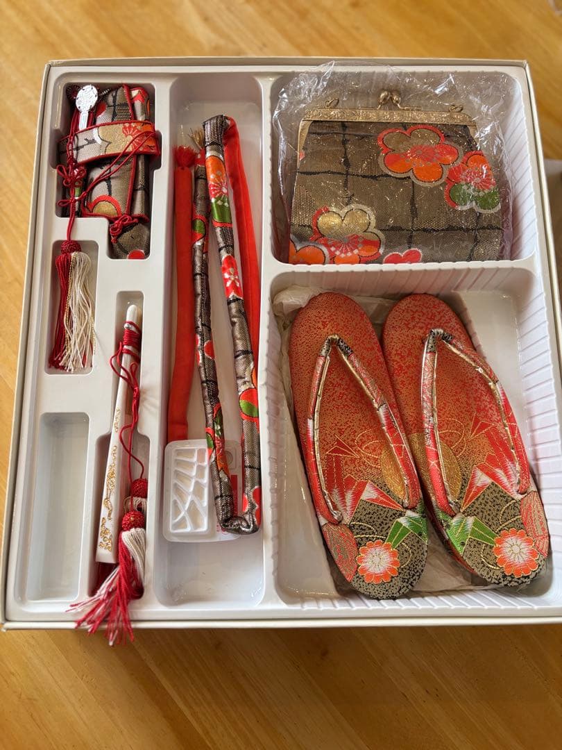 ことのは　七五三　7歳 総絞り赤い花柄刺繍の着物