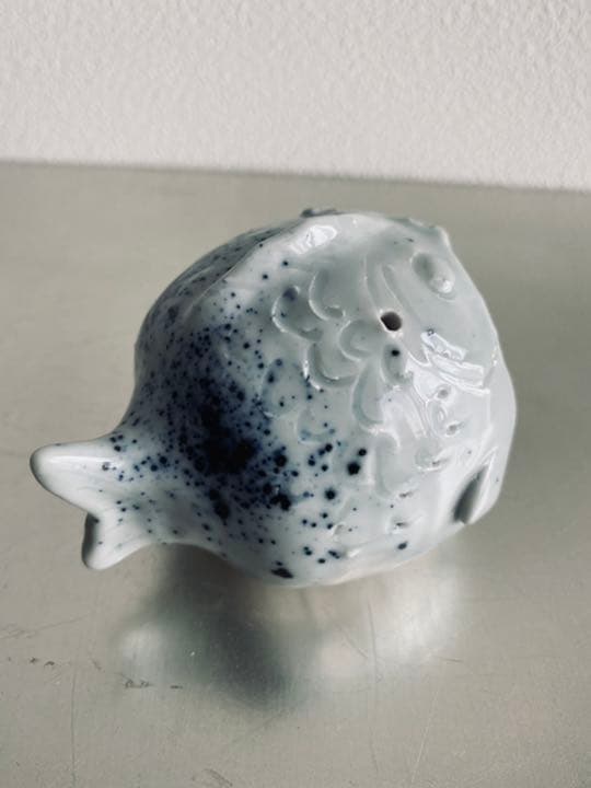 加藤静允　染付吹墨魚水滴　共箱　白洲正子　文房四宝