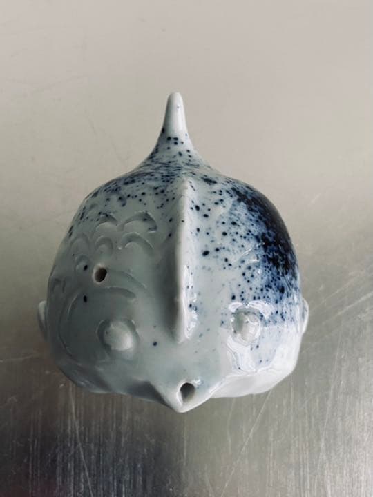 加藤静允　染付吹墨魚水滴　共箱　白洲正子　文房四宝