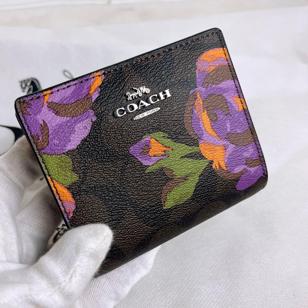 新品未使用 COACHコーチ 財布 コンパクト 二つ折り シグネチャー チャーム