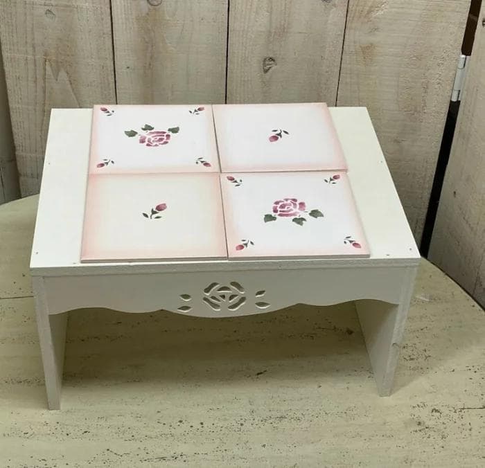 ななさん専用マニーローズキッチンセンターラック、ほうき、タイルのプレート3点