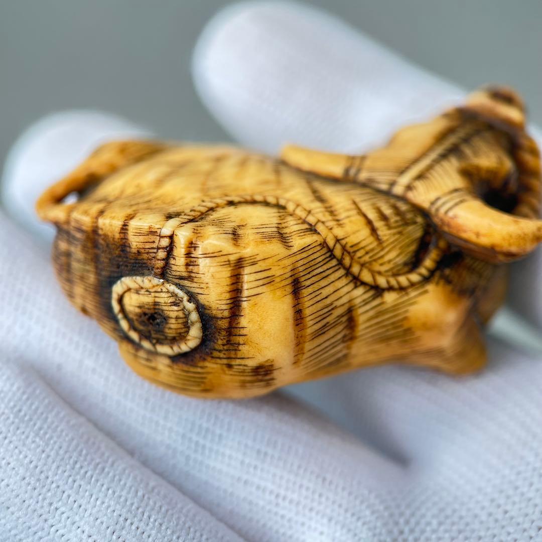 牛の彫刻 小型 彫刻極上根付天然素材アンティーク骨董飾り物古美術置物細密細工