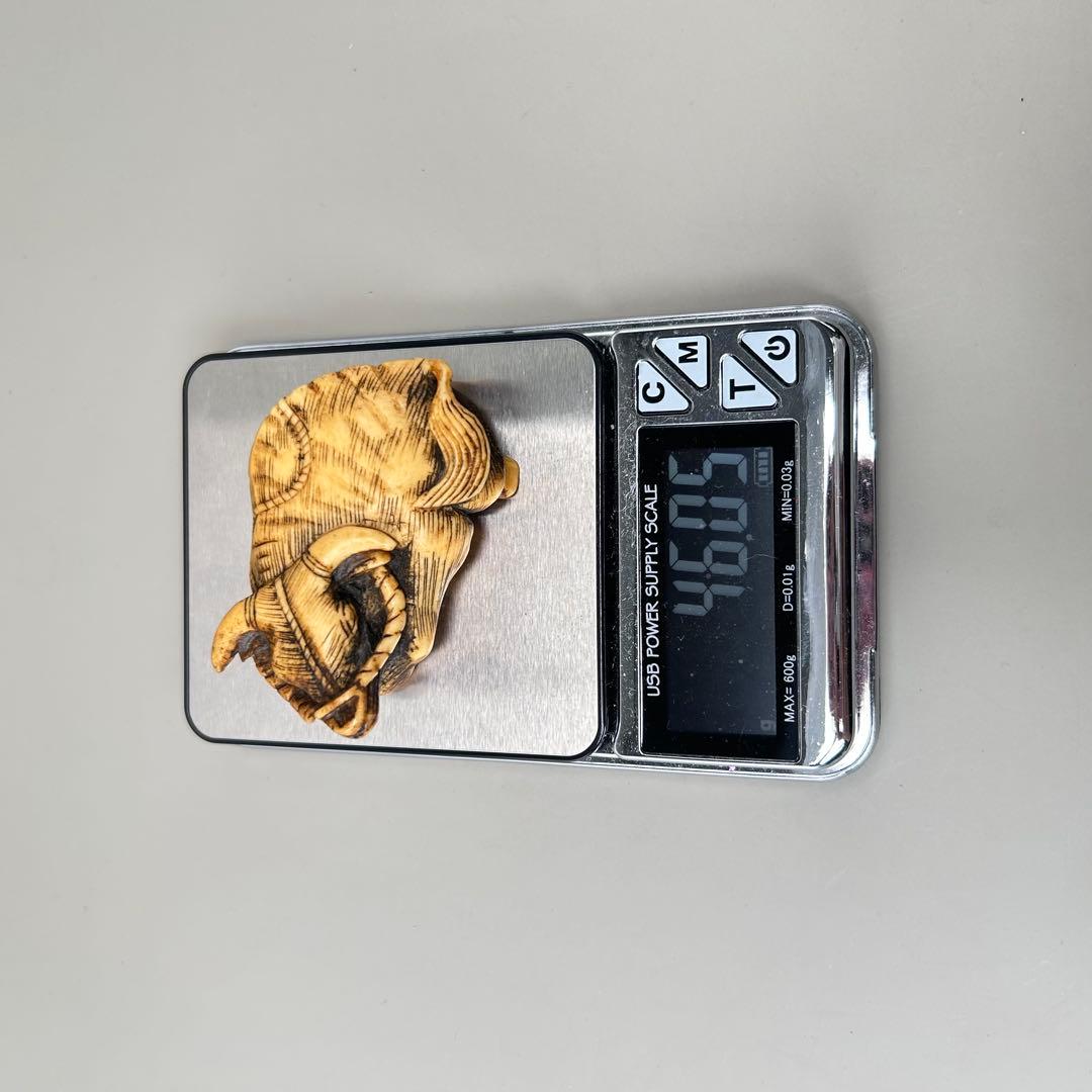 牛の彫刻 小型 彫刻極上根付天然素材アンティーク骨董飾り物古美術置物細密細工