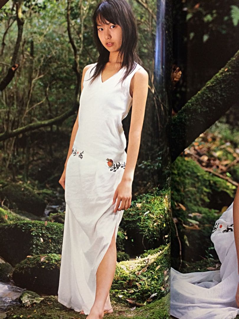 コメント必須‼︎美品です！【貴重・帯付き】★戸田恵梨香 写真集