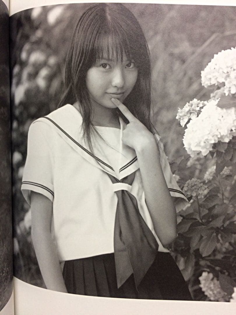 コメント必須‼︎美品です！【貴重・帯付き】★戸田恵梨香 写真集