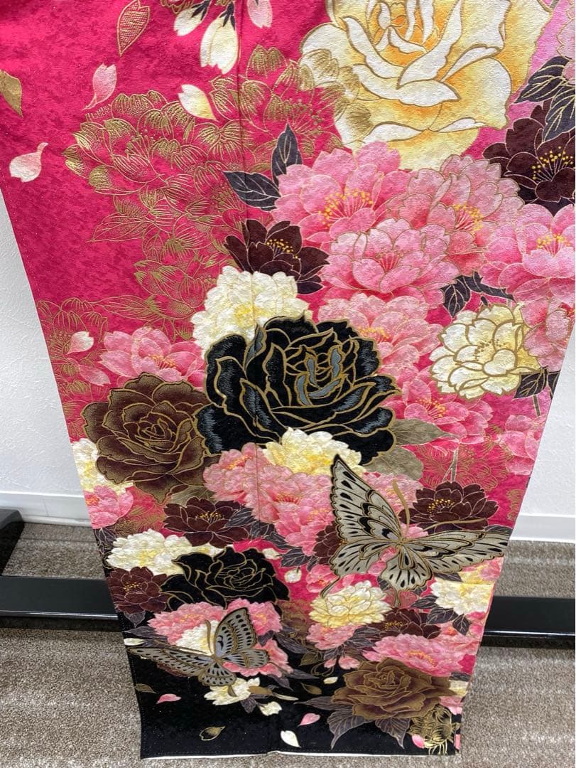 振袖 豪華 銀通し 刺繍 金彩 紋意匠 薔薇 身丈159cm パールトーン加工済