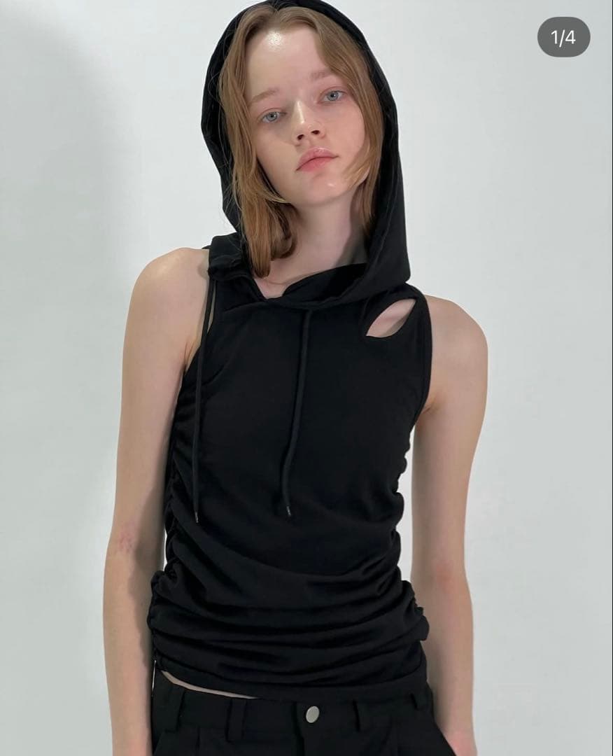 viavanda ブラックタンクトップ