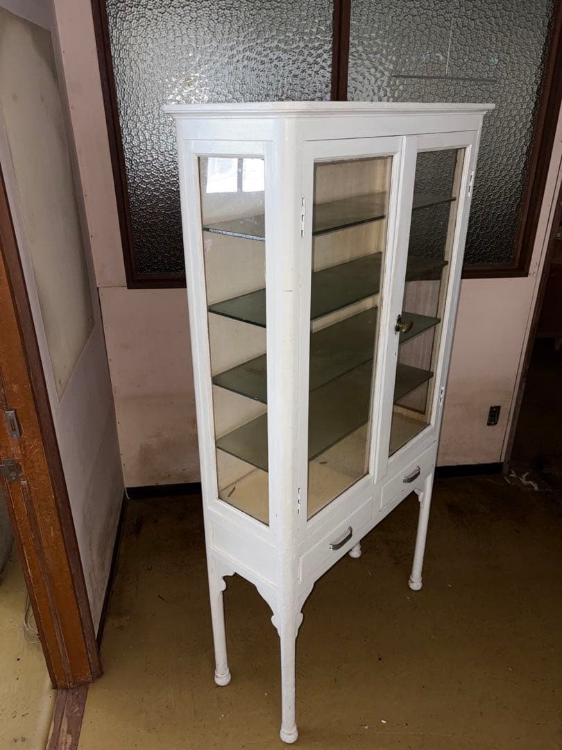 ヴィンテージ風ホワイトキャビネット