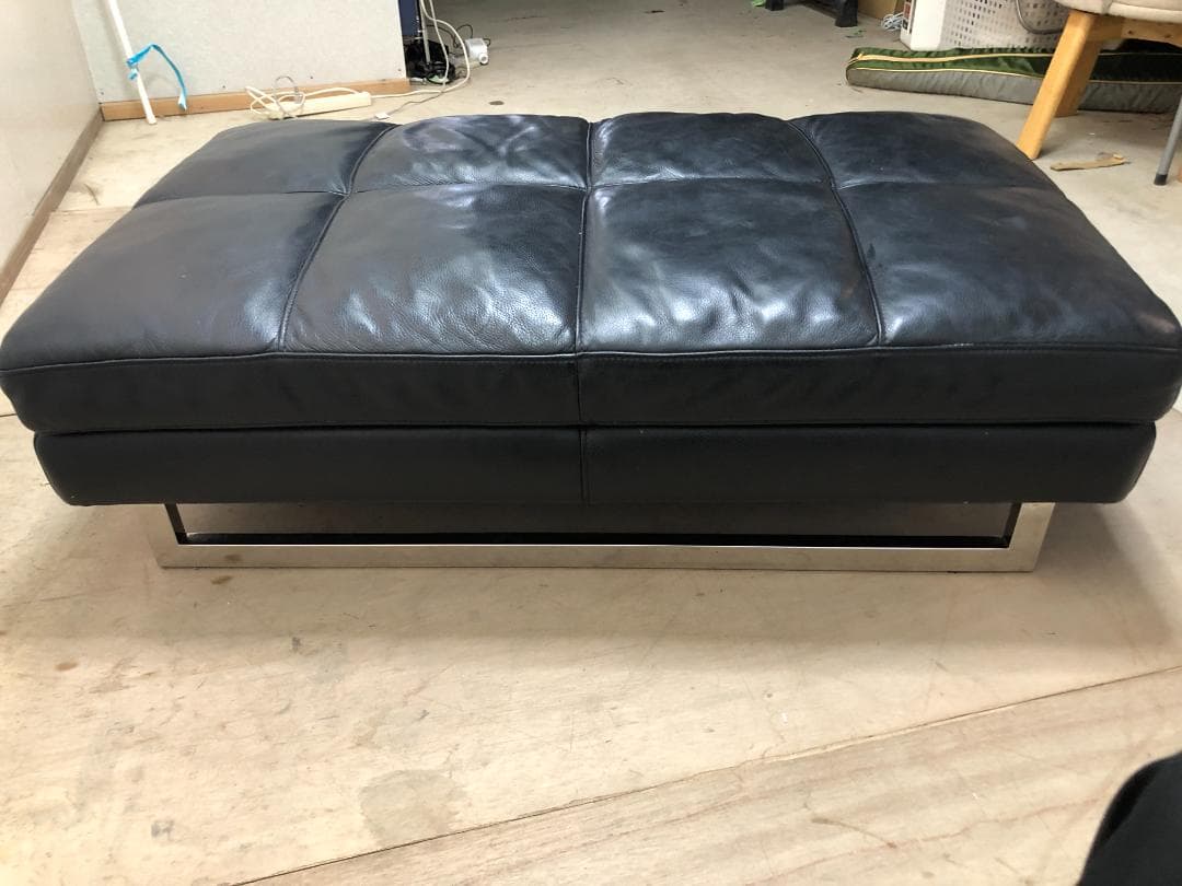 KELVIN GIORMANI 黒総革張り オットマン ブラック　75041-7