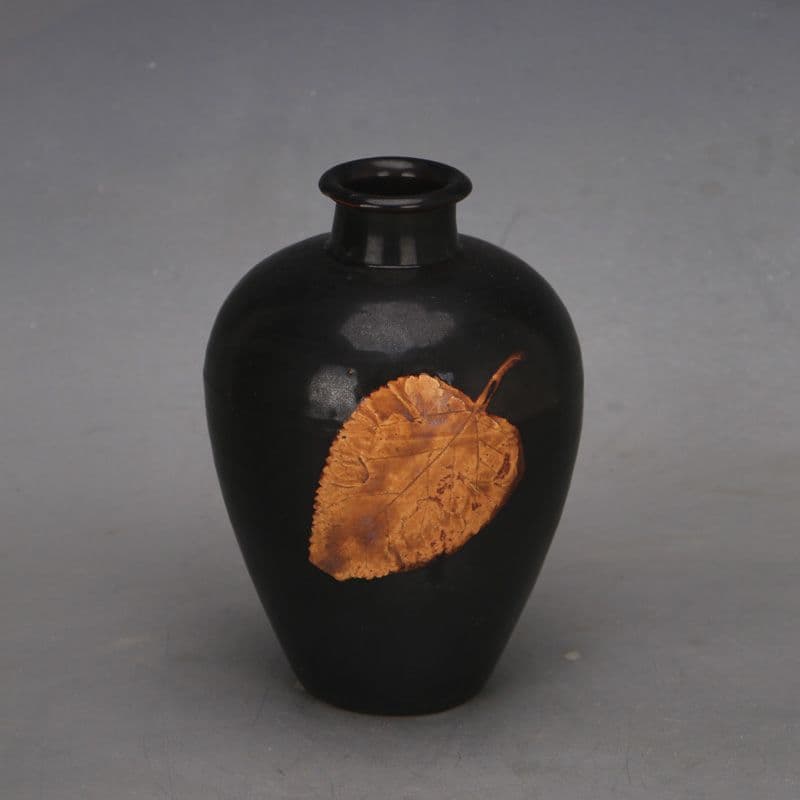 宋吉州窯黒釉葉子紋梅瓶  景徳鎮 陶磁器 装飾品 現代工芸品 美術品 置物