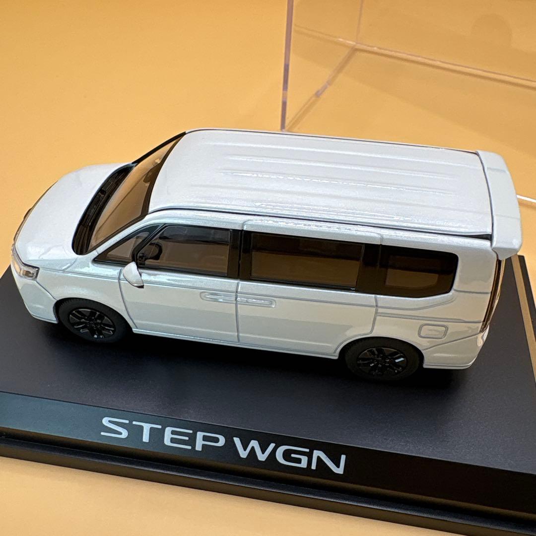 HONDA ホンダ　ステップワゴン　プラチナホワイトパール　ミニカー
