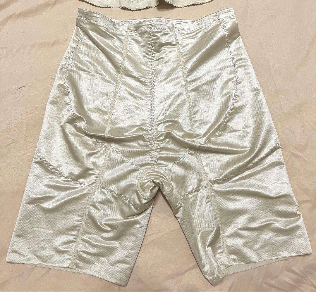 bridal beaute D70 / ビスチェ&ガードルセット