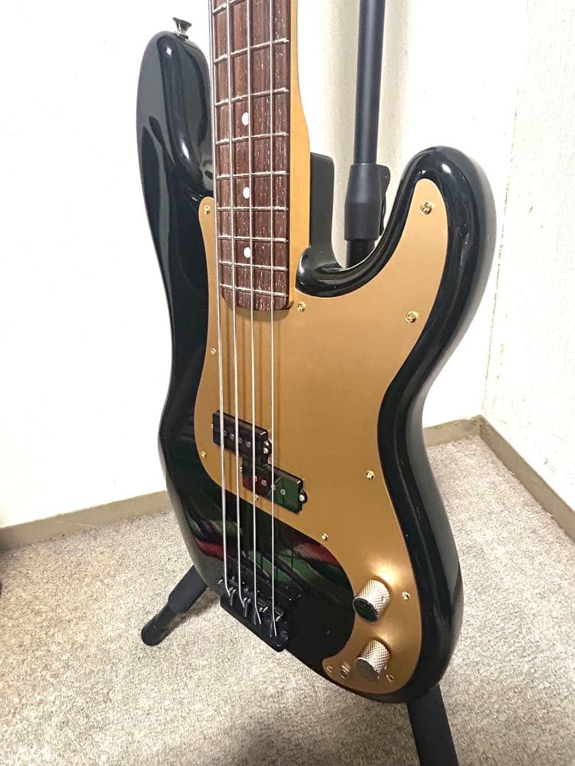 Fender Japan エレキベースギターPB-43. BLK