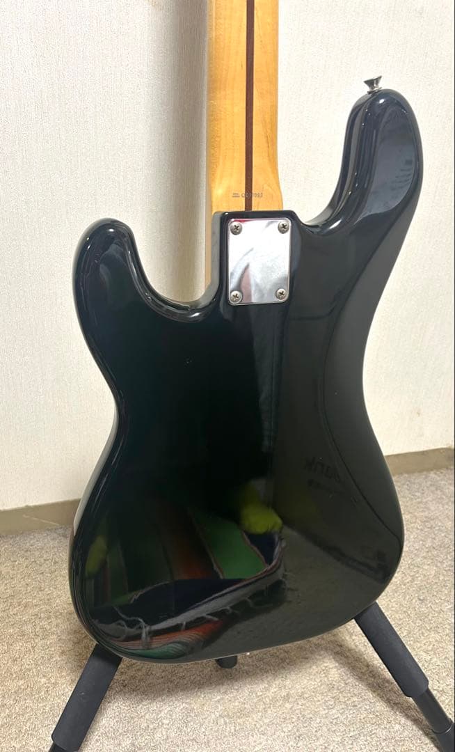 Fender Japan エレキベースギターPB-43. BLK