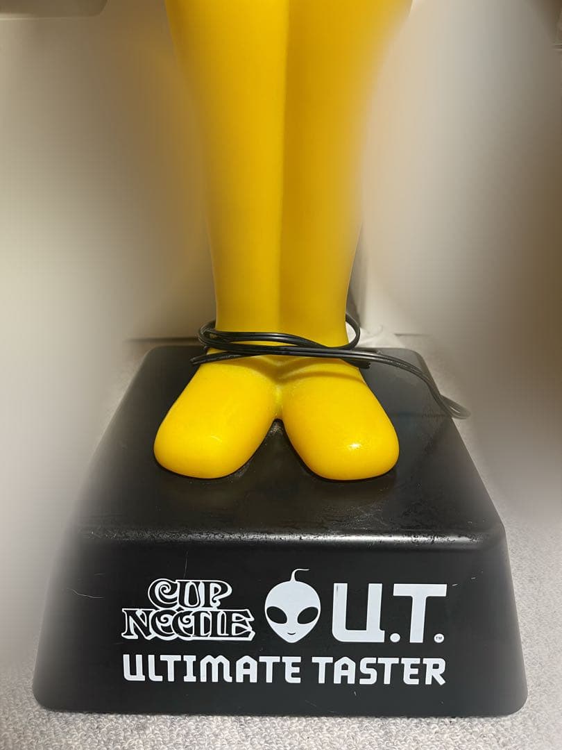 U.T. カップヌードル 特大フィギュア 置物 ライト　等身大　ルームライト