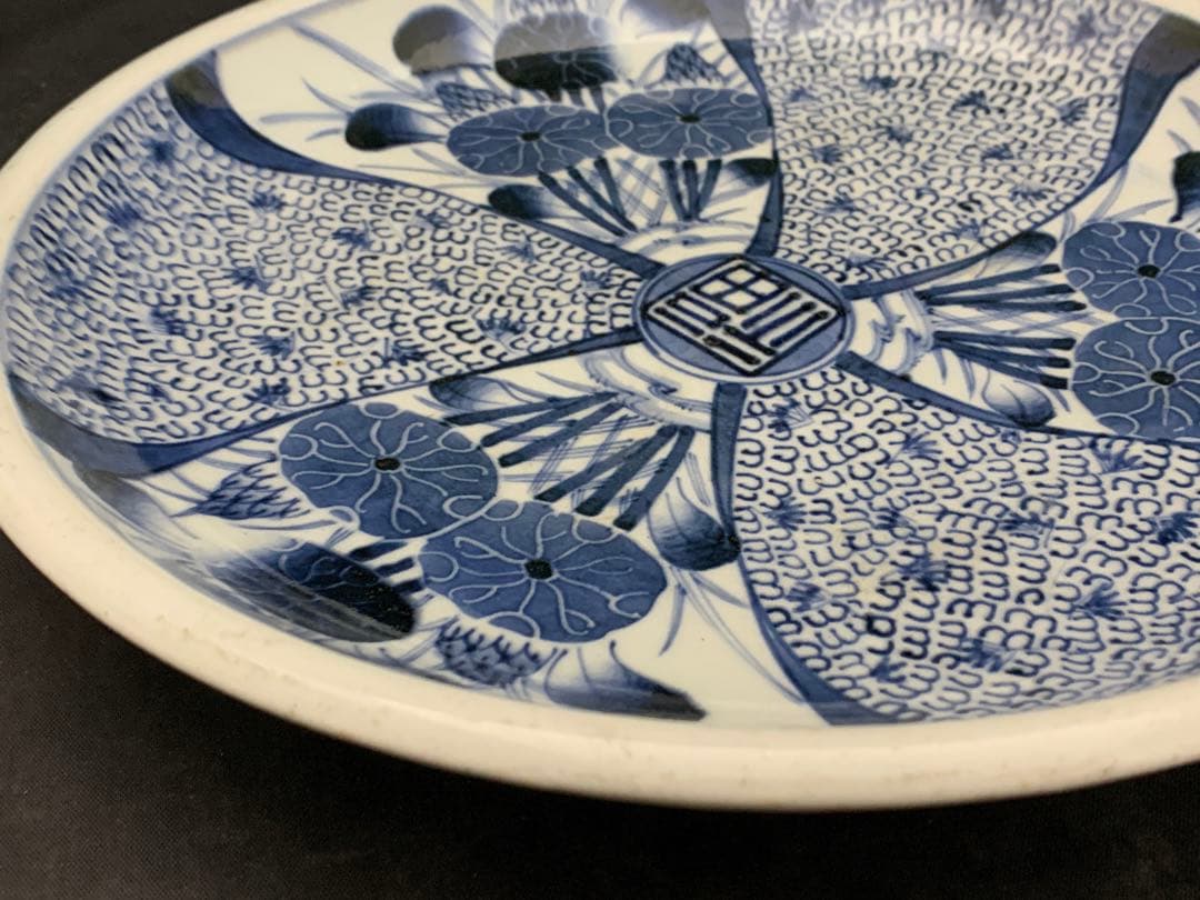 古伊万里　大皿　花　微塵唐草　捻り模様　約直径28.5㎝　/かけ有