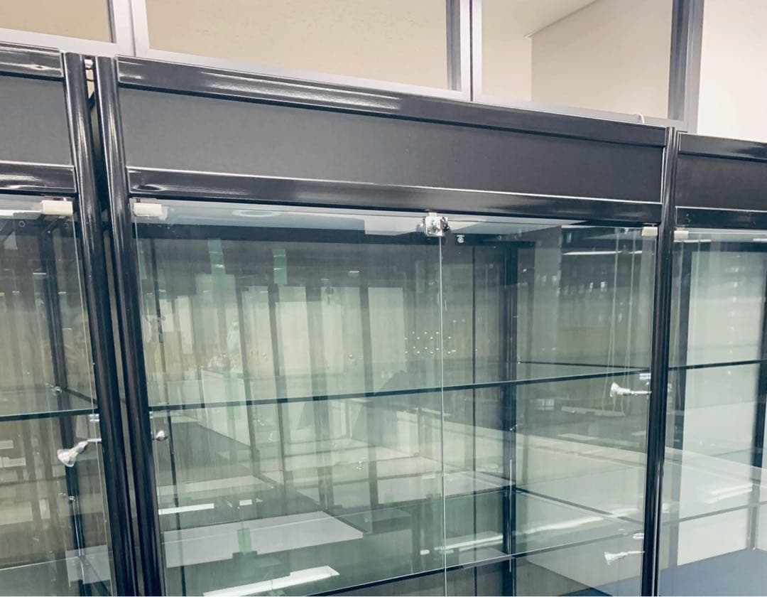 ②特注展示用高級LEDライト付き鍵付／2枚棚／強化ガラスショーケース