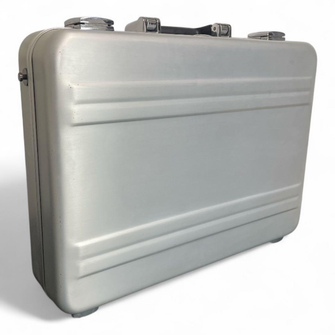ゼロハリバートン アタッシュケース アルミ シルバー 鍵付き
