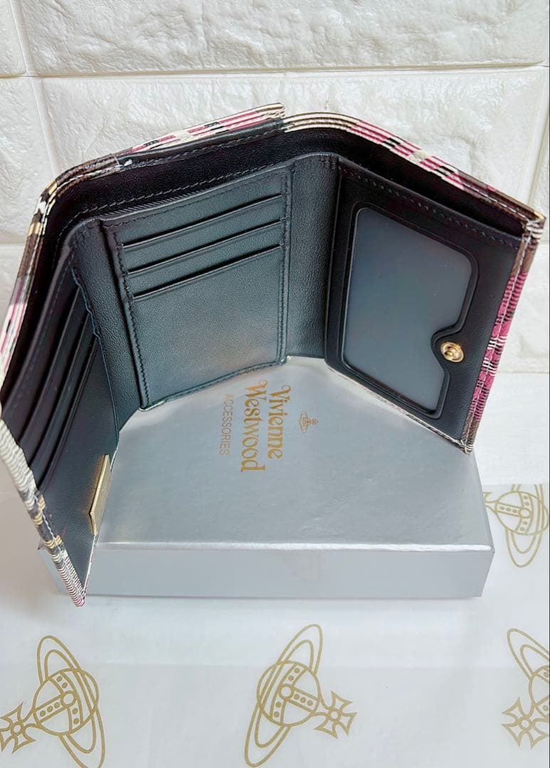 【ショッパー付き◇新品】可愛い ヴィヴィアン・ウエストウッド　三つ折り財布