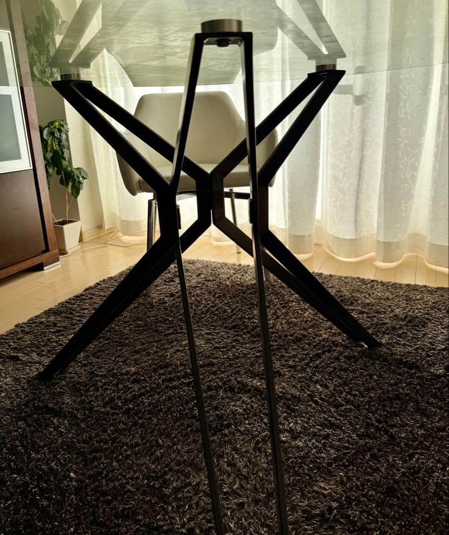 クラスティーナ円形ガラステーブル