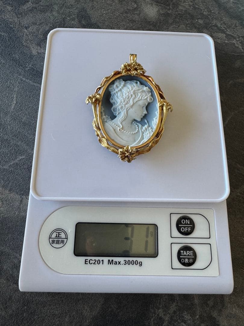 シェルカメオ　ペンダントトップ兼ブローチ　K18刻印　総重量31g