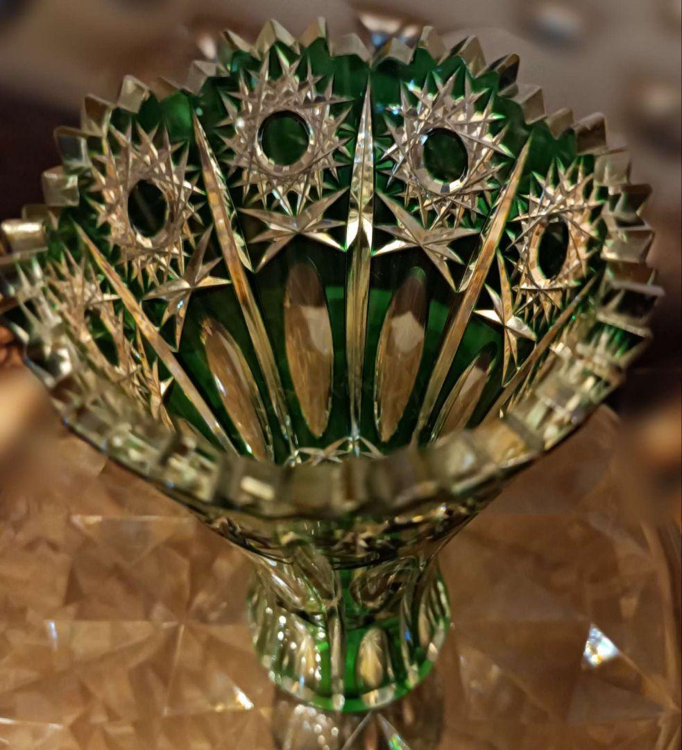 ★カットガラスの魅力★珍しいグリーンのドレスデンクリスタル★スリムな花瓶