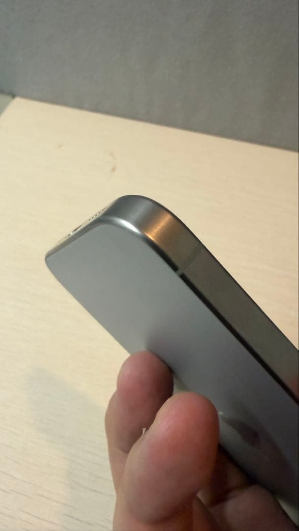 iPhone 15 Pro 256GB ナチュラルチタニウム フィルム/ケース付