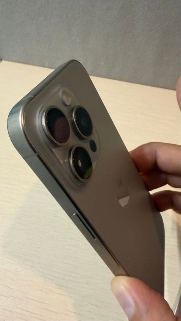 iPhone 15 Pro 256GB ナチュラルチタニウム フィルム/ケース付