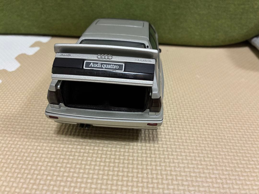 ミニカー AUTOart Audi sport Quattro 1988 1/18