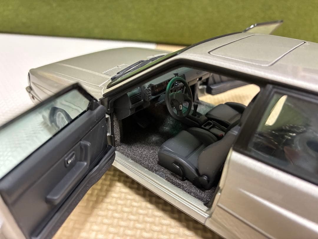 ミニカー AUTOart Audi sport Quattro 1988 1/18