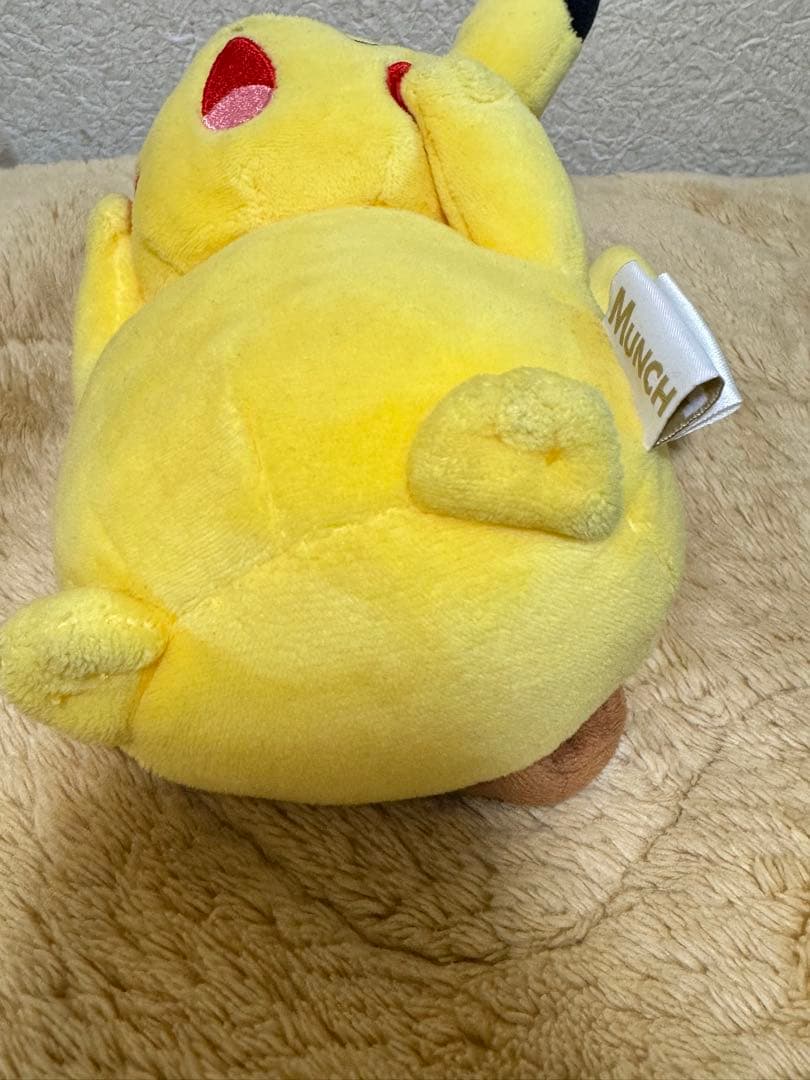 ムンク展　ピカチュウ　ぬいぐるみ