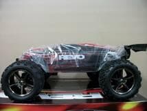 トラクサス　E-REVO　1/8？　1/10？ツインM　新品