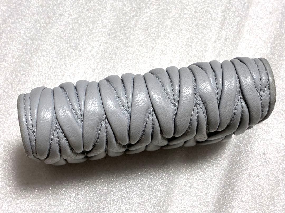 【とみん様】ミュウミュウ MIUMIU マテラッセレザー 折り財布 二つ折り財布