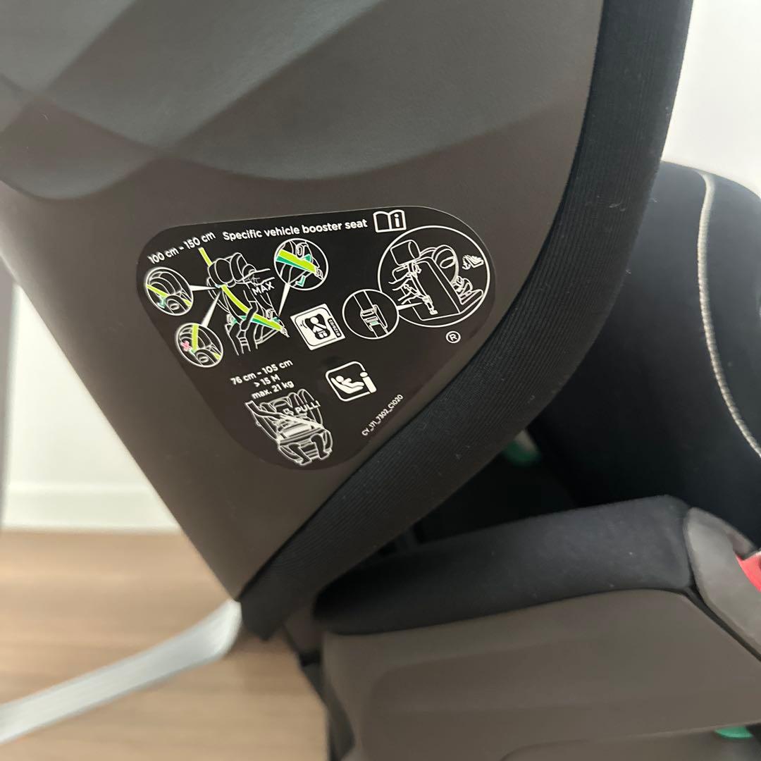 cybex 車用チャイルドシート 保護マット付き⭐︎