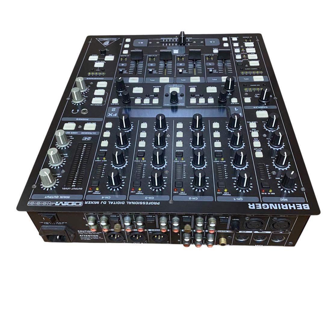 【動作品】　べリンガー　DJミキサー　DDM4000