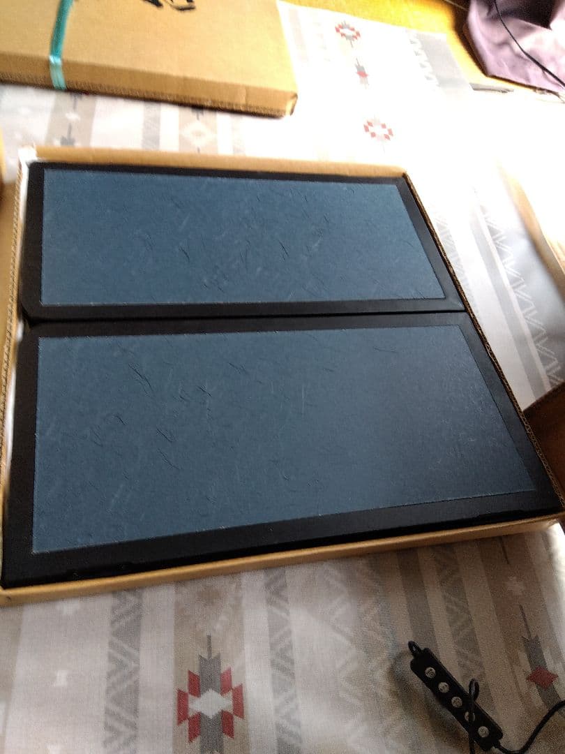 武具の鎧飾り 金色 伝統的なデザイン