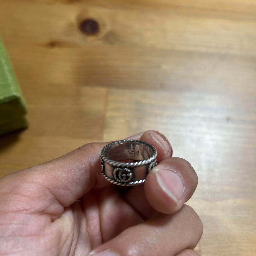 GUCCI シルバーリング ロゴ入り