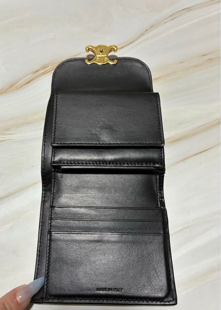 ぴ*る様 CELINE トリオンフ コンパクトウォレット ブラック 三つ折り財布