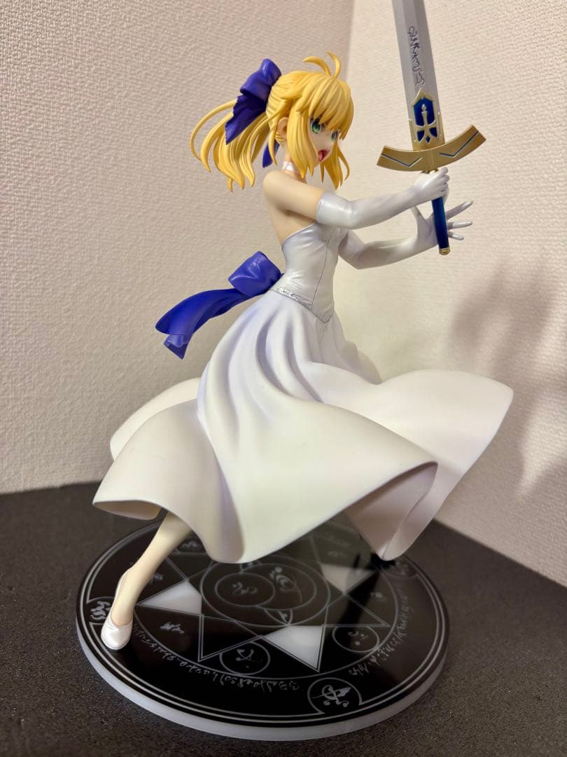 リニューアル版　セイバー　白ドレス　ベルファイン　Fate フィギュア　FGO