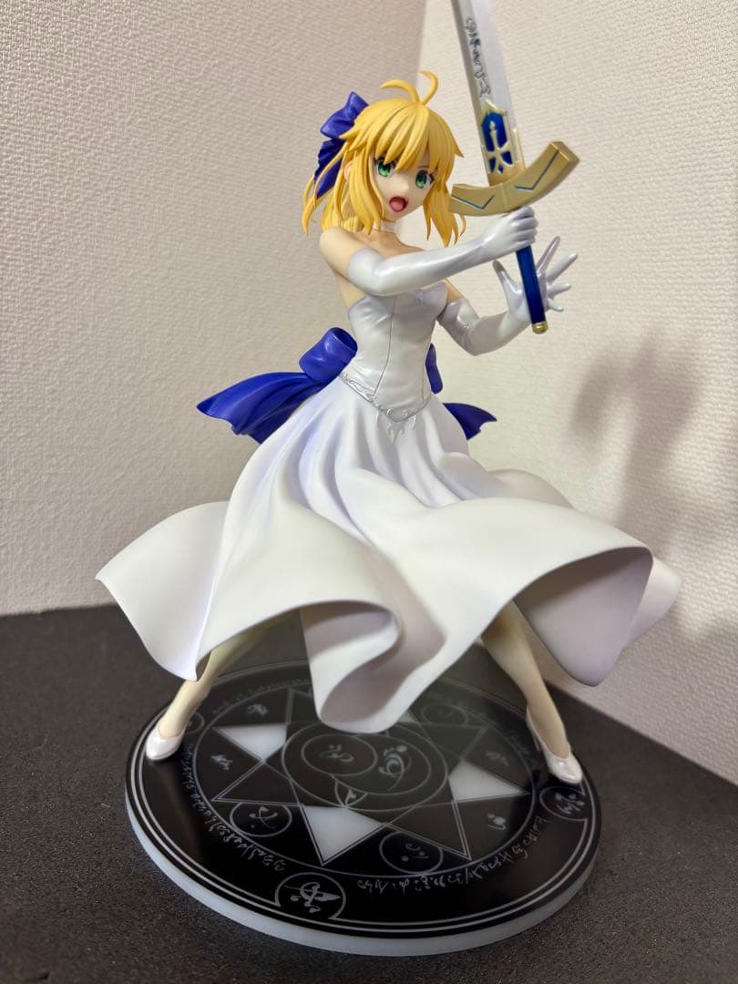 リニューアル版　セイバー　白ドレス　ベルファイン　Fate フィギュア　FGO
