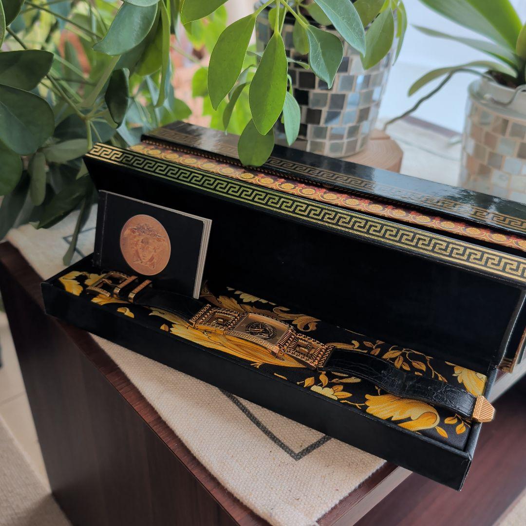 ヴェルサーチ　GIANNI VERSACE ゴールド腕時計